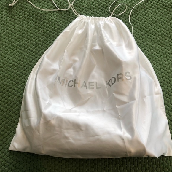 Michael Kors Signature Tote in Brown w/ Duster - Picture 4 of 14